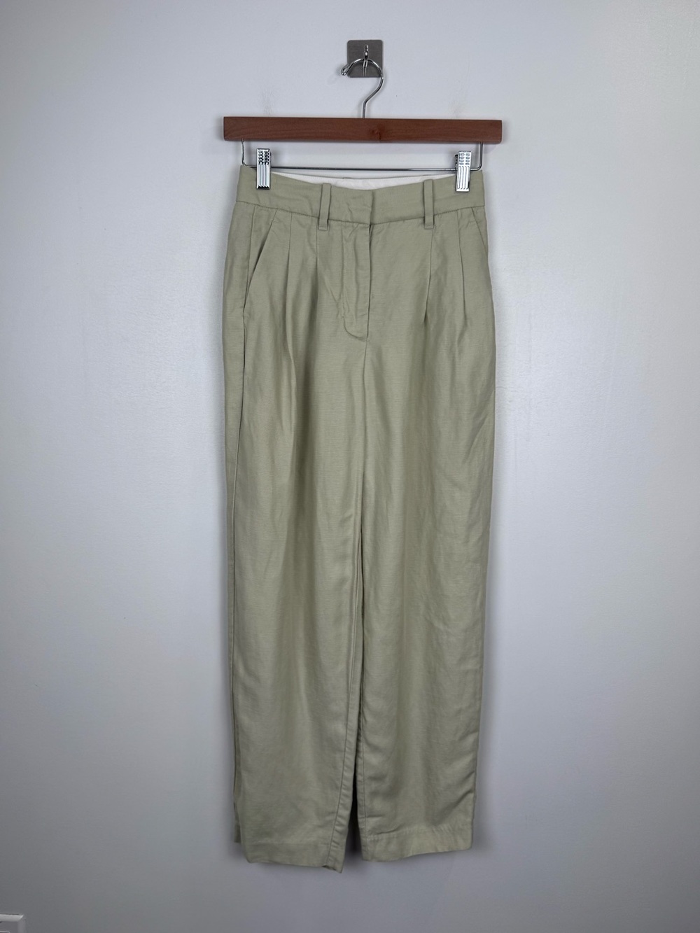 Aritzia Women Effortless Green Pant Size 00